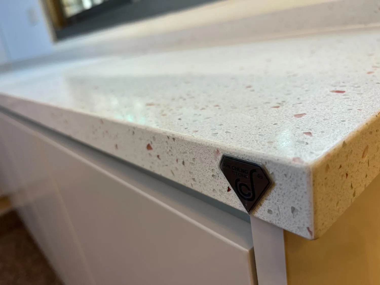 廚房石英石檯面細節-高質感與好清潔